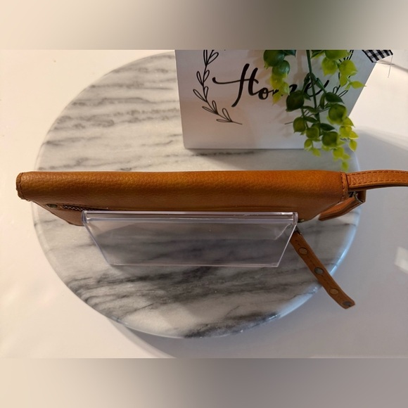 Free People Brown Vegan Leather Wristlet Wallet 8x4 Zip Around Closure CC Slots - Picture 9 of 14